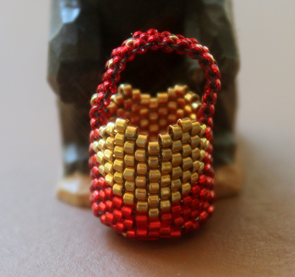 Miniature Basket Beaded Red With Gold Heart